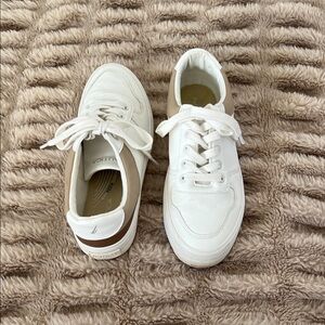 Women’s Nautica Grelle Classic White Canvas Lace-Up Sneakers Size 9.5